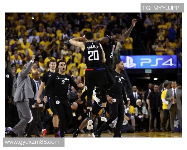 火箭队与骑士队激战正酣7月15日精彩对决引发球迷热议